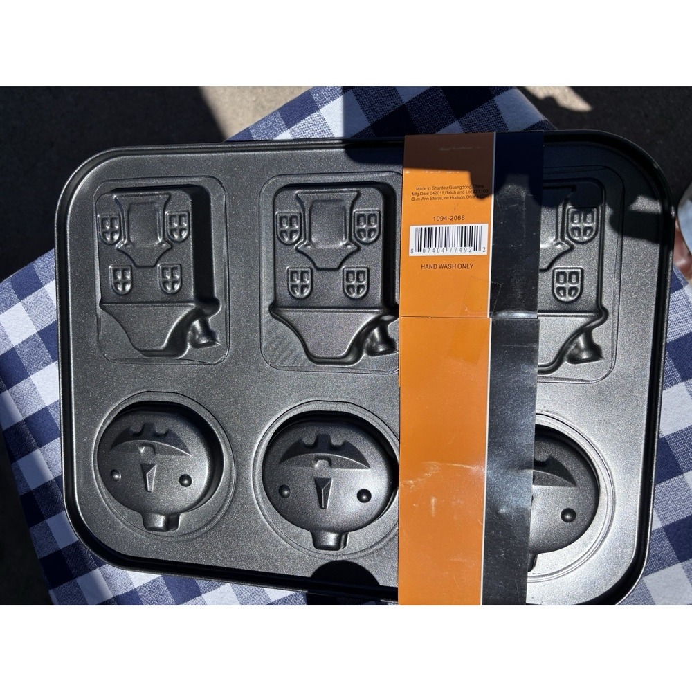 Holiday Inspirations Halloween decorative bake ware cookie molds House Pumpkin - Picture 2 of 2